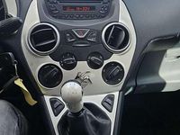 Second-hand Ford Ka 2015 Albastru Hatchback