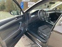 Gebraucht VW Passat 120 PS (88 kW) 2018 Braun Kombi