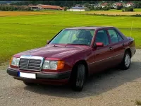 Gebraucht Mercedes 200 118 PS (86 kW) 1990 Rot Limousine
