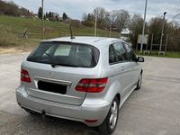 Gebraucht Mercedes B180 109 PS (80 kW) 2010 Silber Van / Kleinbus