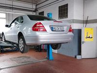 Gebraucht Mercedes E200 2006 Silber Limousine