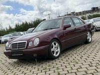 Gebraucht Mercedes E200 Avantgarde 136 PS (100 kW) 1996 Rot Limousine