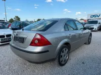 Usado Ford Mondeo Ghia 170 CV (125 kW) 2004 Dorado Berlina