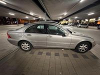 Gebraucht Mercedes C180 142 PS (104 kW) 2004 Silber Limousine