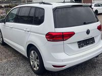 Gebraucht VW Touran 150 PS (110 kW) 2024 Weiß Van / Kleinbus