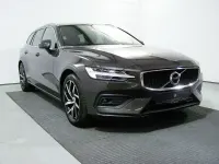 Gebraucht Volvo V60 Momentum 190 PS (139 kW) 2019 Pine grey (metallic) Kombi