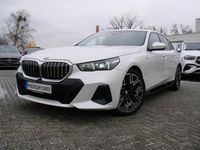 Gebraucht BMW 520 M Sport 197 PS (144 kW) 2025 Mineralweiss metallic Limousine