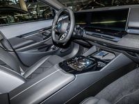 Neu BMW 550e M Sport 489 PS (359 kW) 2025 Schwarz Kombi