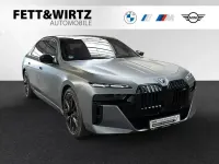 Gebraucht BMW M760e Sport Line 571 PS (419 kW) 2025 Bmw individual frozen pure grey metallic Limousine