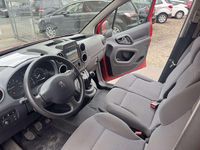 Gebraucht Peugeot Partner Comfort plus 99 PS (72 kW) 2016 Rot Van / Kleinbus