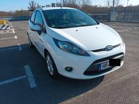 Gebraucht Ford Fiesta Trend 97 PS (71 kW) 2010 Weiß Kleinwagen