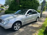 Usado Mercedes E220 Elegance 150 CV (110 kW) 2004 Plateado Berlina