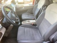 Second-hand VW Multivan Life 150 CP (110 kW) 2025 Roșu Monovolum