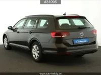 Gebraucht VW Passat 122 PS (89 kW) 2023 Grau Kombi