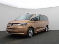 Second-hand VW Multivan Life 150 CP (110 kW) 2024 Auriu Monovolum
