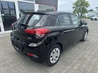Gebraucht Hyundai i20 Select 84 PS (61 kW) 2016 Phantom black Kleinwagen