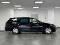 Gebraucht VW Passat Basis 150 PS (110 kW) 2023 Deep black Kombi