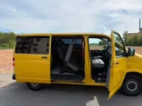 Second-hand VW Caravelle 131 CP (96 kW) 2007 Galben Van