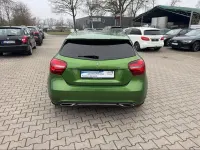 Gebraucht Mercedes A180 Urban 122 PS (89 kW) 2016 Elbait gruen  metallic Kleinwagen