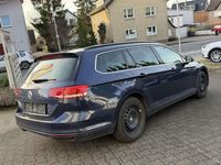 Gebraucht VW Passat Comfortline 150 PS (110 kW) 2016 Night blue metallic Kombi