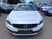 Gebraucht Volvo V60 CC Pro 150 PS (110 kW) 2017 Crystal white Kombi