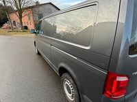 Gebraucht VW Transporter 140 PS (102 kW) 2016 Grau Van