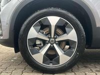 Neu Volvo XC40 Plus 163 PS (119 kW) 2025 Silber SUV