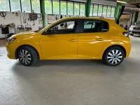 Gebraucht Peugeot 208 Active 75 PS (55 kW) 2022 Gelb Kleinwagen