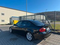 Gebraucht BMW 320 177 PS (130 kW) 2008 Schwarz Limousine