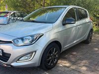 Gebraucht Hyundai i20 75 PS (55 kW) 2015 Silber Limousine