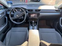 Usado Skoda Superb 190 HP (139 kW) 2018 Azul Carrinha