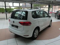 Gebraucht VW Touran 150 PS (110 kW) 2024 Weiß Van / Kleinbus