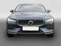 Gebraucht Volvo V60 CC Plus 197 PS (144 kW) 2024 Blau Kombi