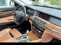 Second-hand BMW 730 245 CP (180 kW) 2010 Negru Berlinǎ