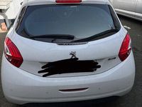 Gebraucht Peugeot 208 68 PS (50 kW) 2014 Weiß Kleinwagen