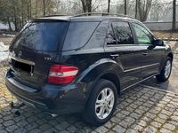 Gebraucht Mercedes ML320 224 PS (164 kW) 2006 Schwarz SUV
