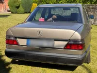 Gebraucht Mercedes E230 132 PS (97 kW) 1989 Beige Limousine