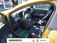 Neu Dacia Sandero Extreme 122 PS (89 kW) 2026 Gelb Limousine