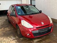 Gebraucht Renault Clio III 75 PS (55 kW) 2010 Rot Limousine