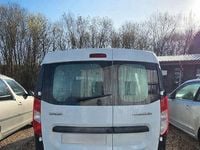 Gebraucht Dacia Dokker 102 PS (75 kW) 2017 Weiß Van / Kleinbus