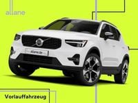 Neu Volvo XC40 Plus 197 PS (144 kW) 2025 Grau (vapour grey) SUV