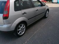 Gebraucht Ford Fiesta Trend 69 PS (50 kW) 2003 Silber Kleinwagen