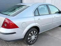 Gebraucht Ford Mondeo Ghia 145 PS (106 kW) 2001 Grau Limousine