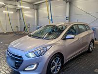 Gebraucht Hyundai i30 Select 101 PS (74 kW) 2017 Gold Kombi