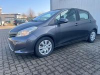 Gebraucht Toyota Yaris 90 PS (66 kW) 2012 Grau Kleinwagen