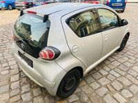Gebraucht Toyota Aygo Cool 68 PS (50 kW) 2010 Silber Kleinwagen