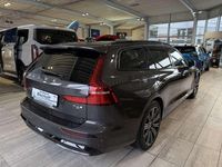 Gebraucht Volvo V60 Plus 349 PS (256 kW) 2025 Platinum grey Kombi
