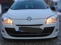 Gebraucht Renault Mégane GrandTour Bose Edition 131 PS (96 kW) 2011 Weiß Kombi