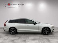 Gebraucht Volvo V60 Plus 455 PS (334 kW) 2022 Crystal white pearl / metallic Kombi