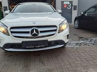 Gebraucht Mercedes GLA200 156 PS (114 kW) 2015 Calcitweiss/zirrusweiss SUV